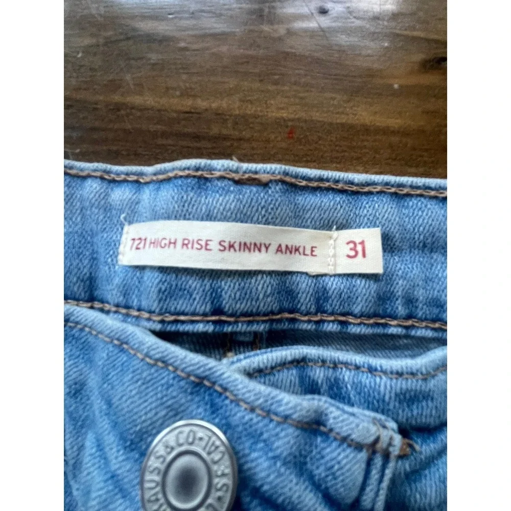 Levis 721 High Rise Skinny Ankle Jeans Light Wash Distressed Blue Size 31 NEW‎